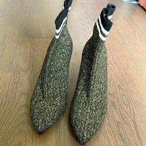 Stuart Weitzman ankles boots, size 8